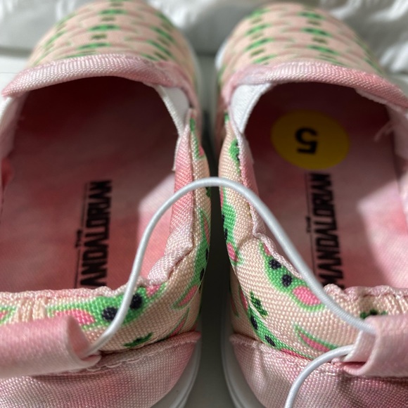 NWT Mandalorian Toddler Girls Size 5 Grogu/Baby Yoda Slip On. Star Wars - Picture 5 of 5